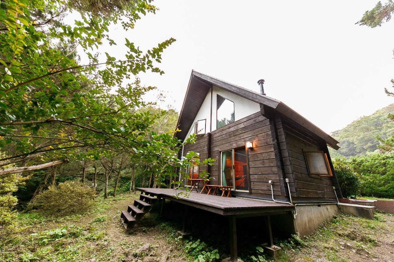 ログハウスせせらぎ Tsuru Exterior foto